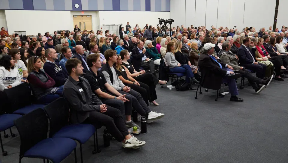 A large crowd gathers in the Harold Alfond Forum